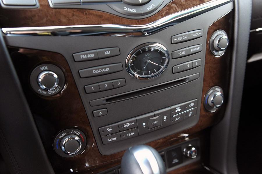  Infiniti QX56 2012 года  (фото 23 из 64)